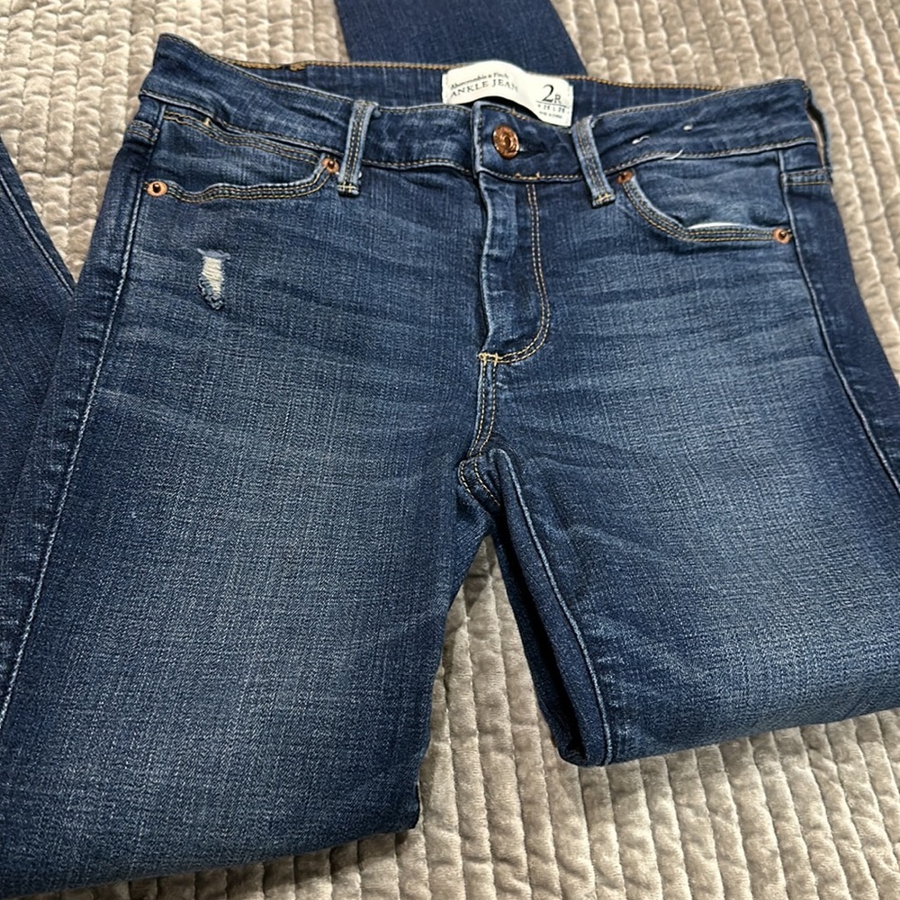 Abercrombie & Fitch Denim Ankle Jean - 2R - Picture 4 of 5